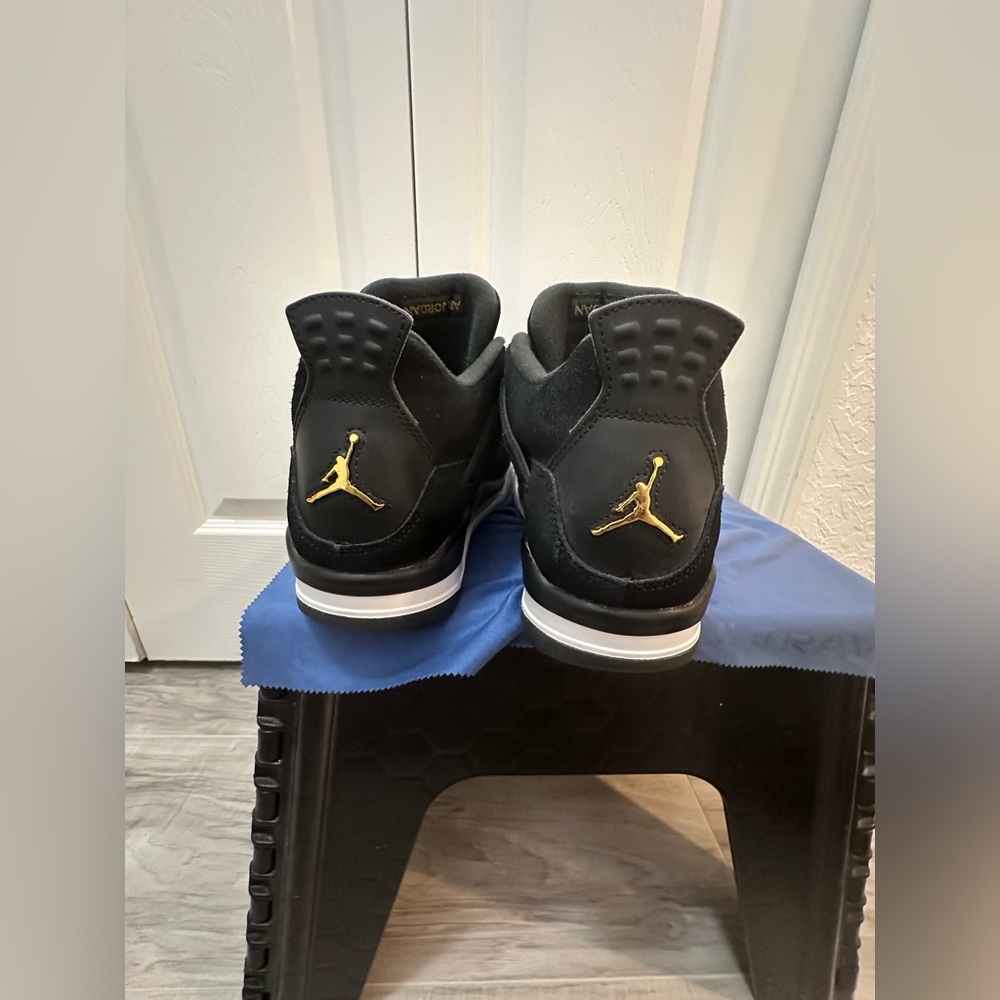 Air Jordan 4 Retro Royalty - Picture 2 of 13